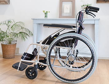 住宅で車椅子を使用する場合には床やフローリングには対応できるものを選ぶ必要があります